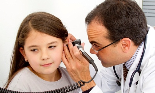 Hướng dẫn cách điều trị viêm tai cho trẻ em