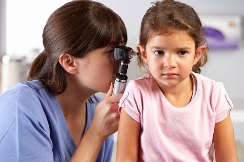 ​Bệnh viêm tai giữa ở trẻ em.
